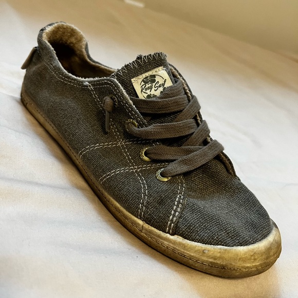 Roxy slip ons. - Picture 3 of 5